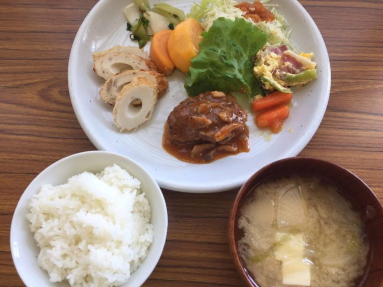 【鳥取市】子ども食堂（地域食堂）の「にじいろcafe」！開催日やメニューなどご紹介！ | 穏やかスタイル